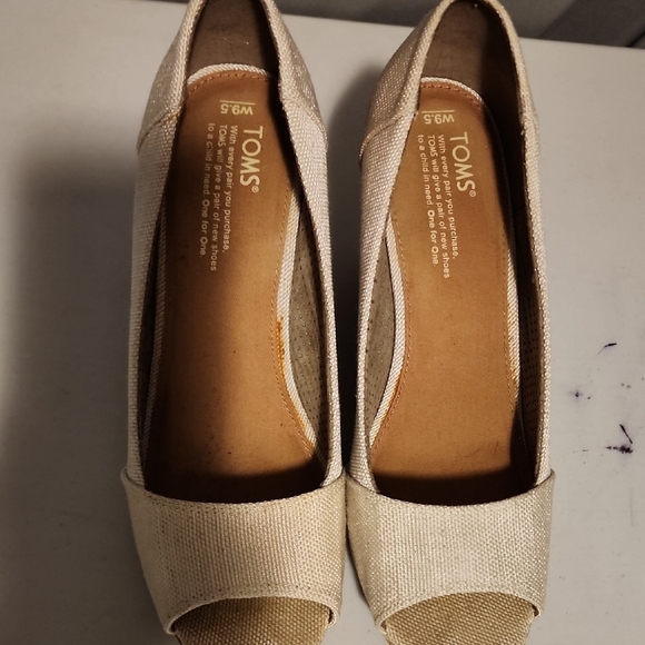 Toms Cream Wedge Shoes with Peep Toe Design - Picture 1 of 9